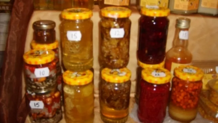 Alina Crainiceanu: "Mierea de rapita este buna pentru pancreas si pentru vasele sanguine!"