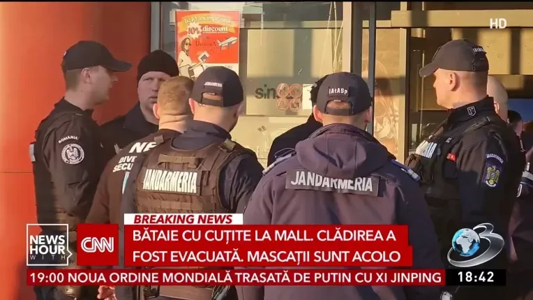 Bataie cu cutite la un mall din Botosani. Mascatii au intervenit de urgenta