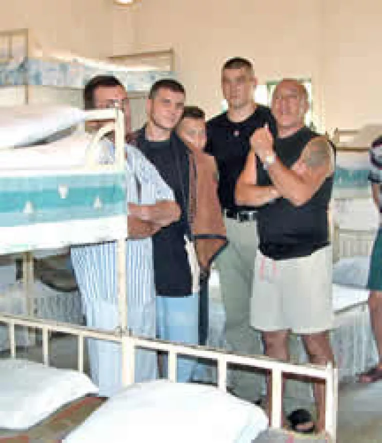 Detinutii de la Poarta Alba au facut greva foamei cu pachetul de acasa