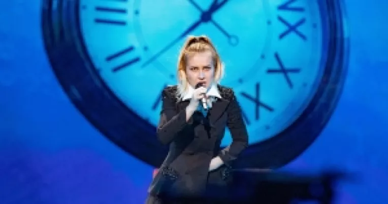 Ester Peony lanseaza piesa Me Pone Loca