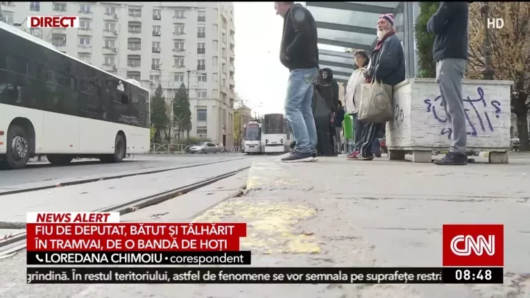 Fiu de deputat, batut si talharit in tramvai, de o banda de hoti, in Craiova. Nimeni nu a intervenit