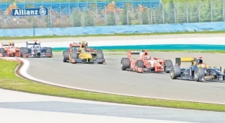 In satul Tarlungeni, strazile nu sunt asfaltate, dar primaria iroseste o jumatate de million de euro pe un circuit de formula 2 