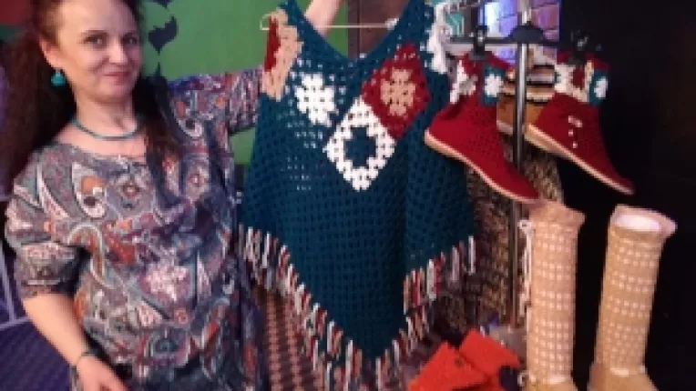 Irina Popa, designer: Haine si incaltari tricotate, la targul de Florii si Paste For the Love of Fashion