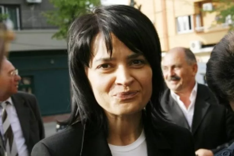 Mariana Mircea se incapataneaza sa ceara bani Nuclearelectrica. Taxa de poluare impusa Centralei de la Cernavoda ajunge in instanta