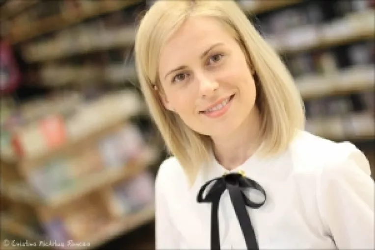 Miruna Ioani, medic dentist si blogger, promite ca intr-o zi va scrie o carte