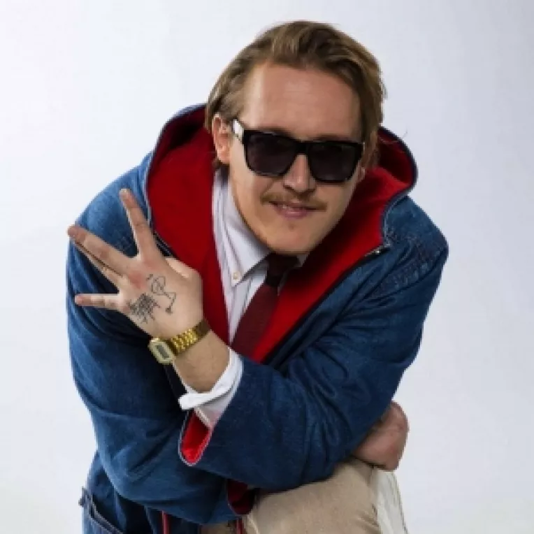 #NoiNuSuntemRoboti: What's UP lanseaza Roboti, o piesa cu un mesaj puternic pentru umanitate