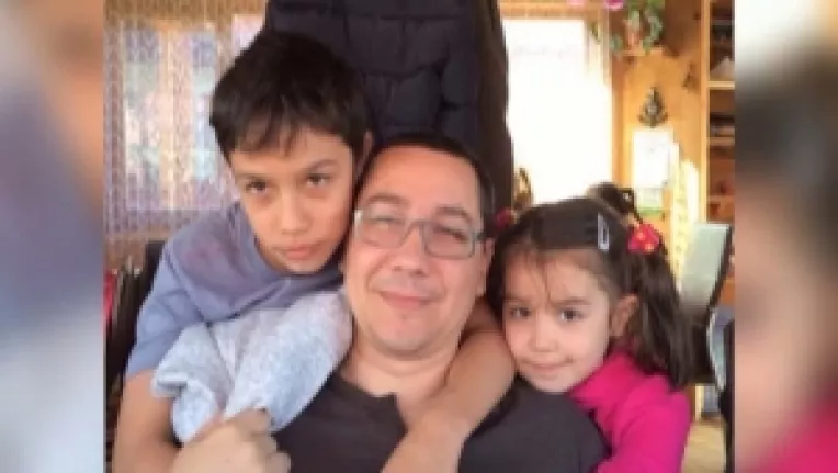 Premierul Victor Ponta, felicitat pe Facebook de copiii sai