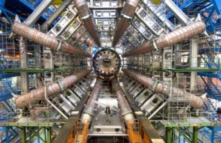 Reteaua acceleratorului de particule LHC, atacata de hackeri