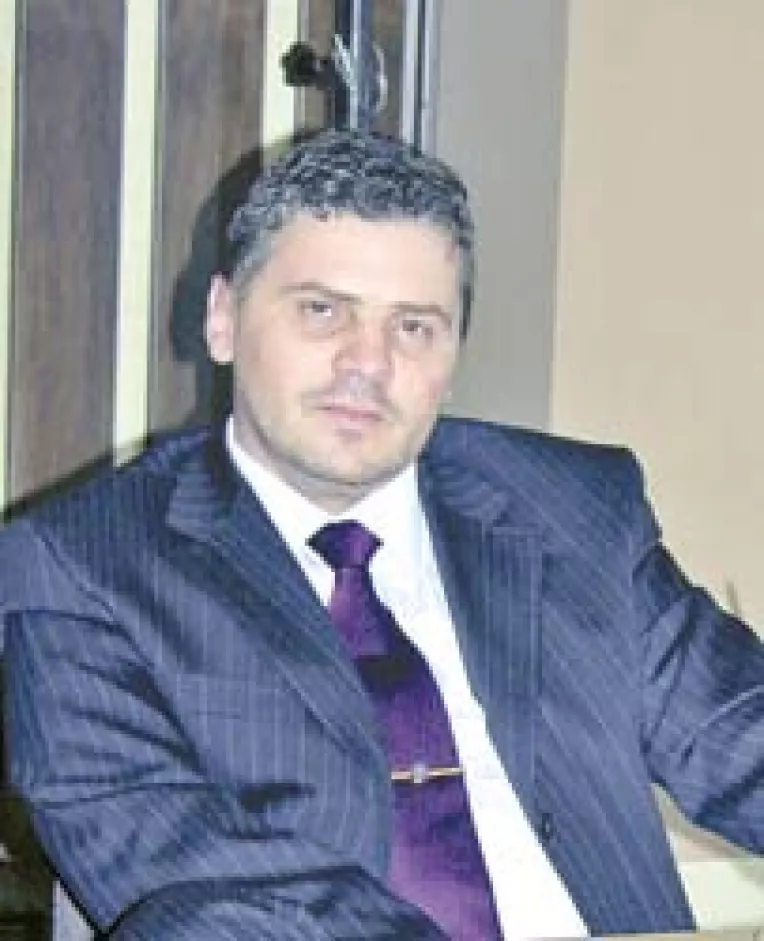 "Sunt mai bun decat primarul Radu Mazare"