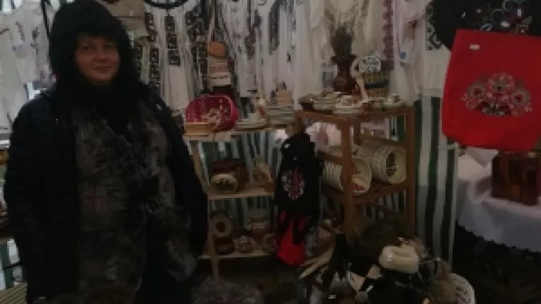 Teodora Economu de la Traditional Robox: Botosi din blana pentru copii si adulti, dar si ii din zona Bucovinei!