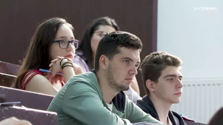 Unul dintre cele mai atractive domenii de angajare din Romania duce lipsa de profesori specializati